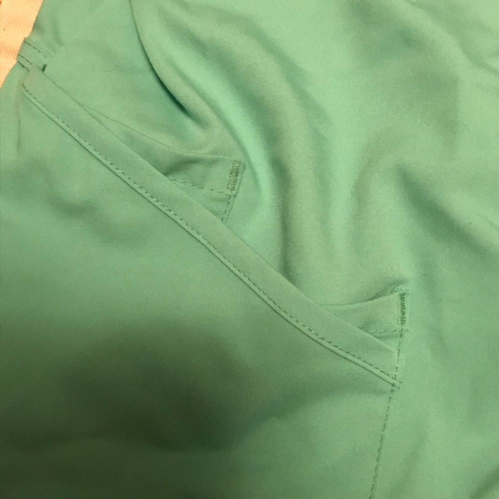 Sea foam colored scrub tops blouse π - Picture 5 of 7